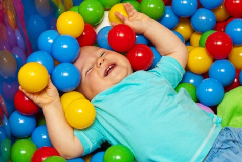 http://www.publicdomainpictures.net/view-image.php?image=26005&picture=baby-with-play-balls