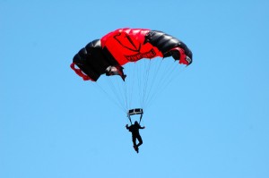 http://www.publicdomainpictures.net/view-image.php?image=107290&picture=skydiver